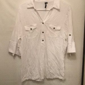 White v-neck summery top